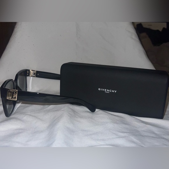 womens squared Givenchy sunglasses with gold emblem main image 4